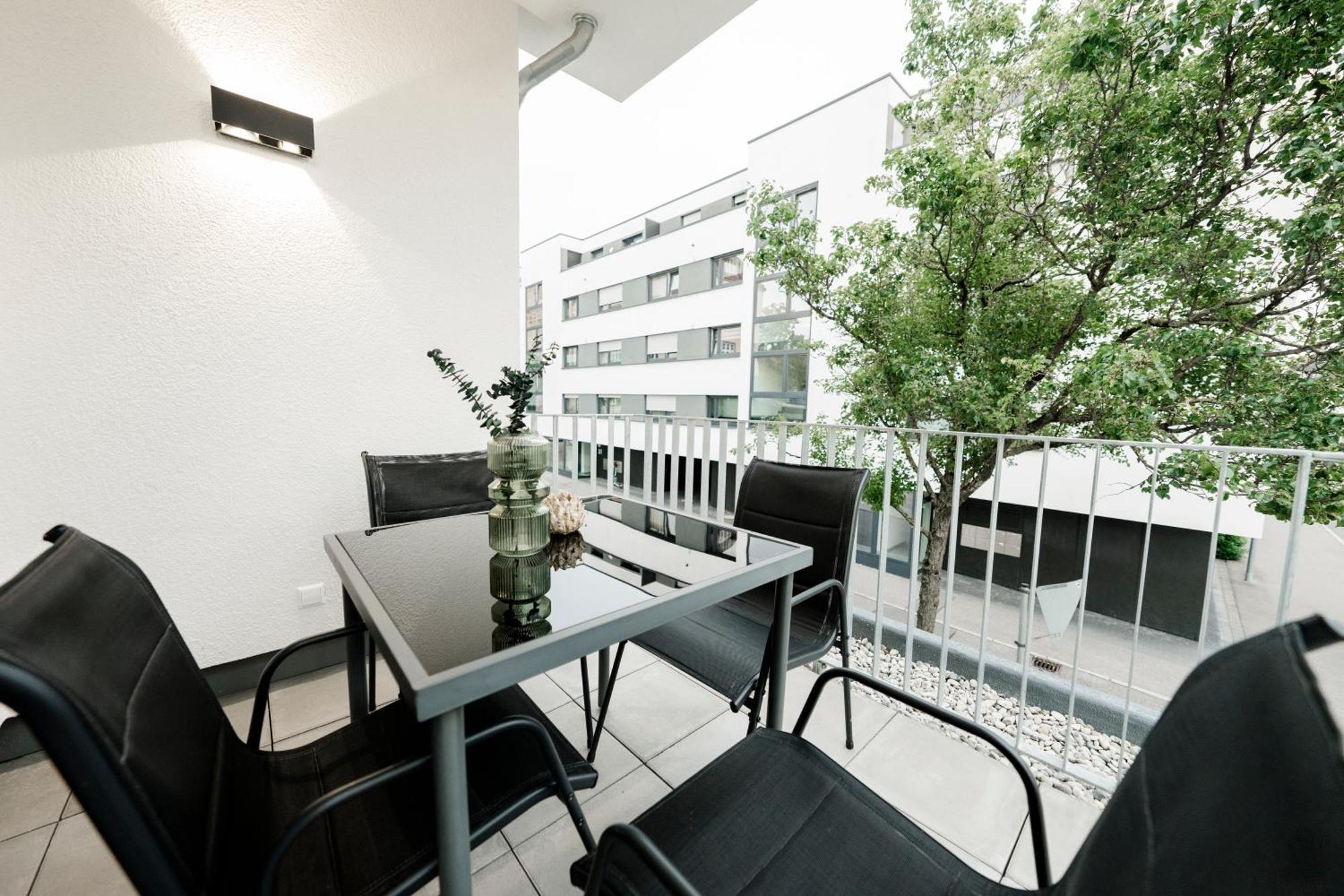 Kocasa-Apartments 01, City-Center Boeblingen, Stellplatz, Balkon, Waipu-Tv Buitenkant foto